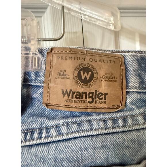 Wrangler Men's Size 38x34  Relaxed Fit Stone Washed Blue Jeans - Picture 2 of 5